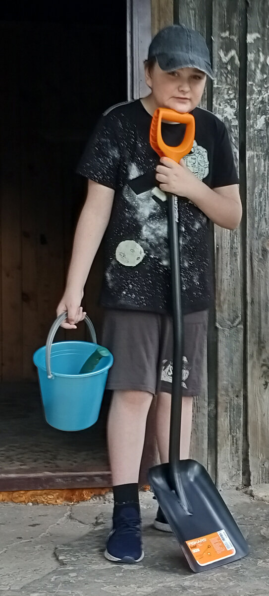 Начало трудовой деятельности в жизни пухлого мальчика Гриши. 2021 год. 15 мая.