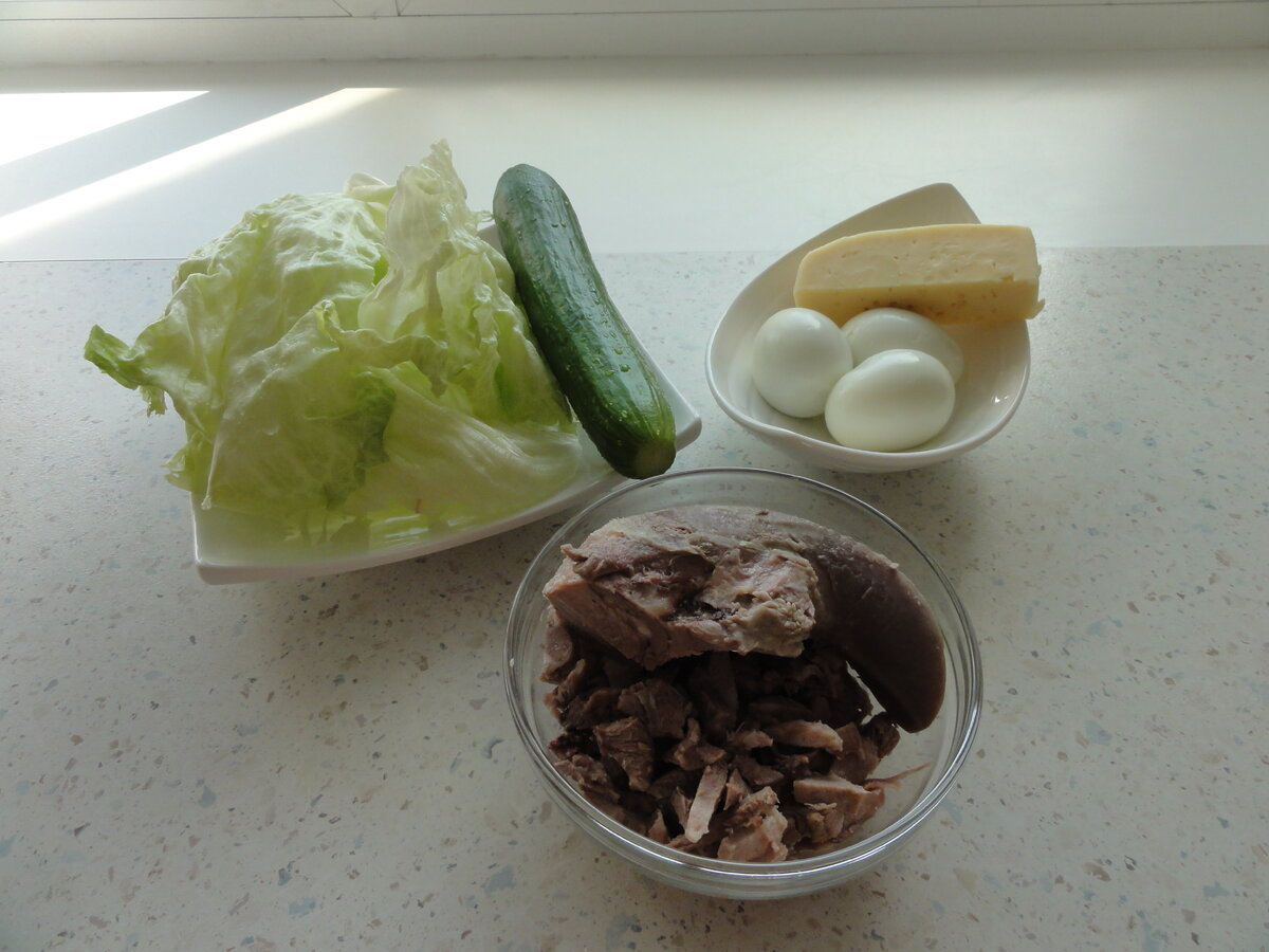    1.Язык -1 шт (я люблю готовить из свиного языка).Нарезаем его соломкой. 