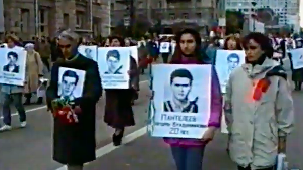 Без-смертный полк 1993 года, впоследствии превращенный в Беc-смертный фарс
