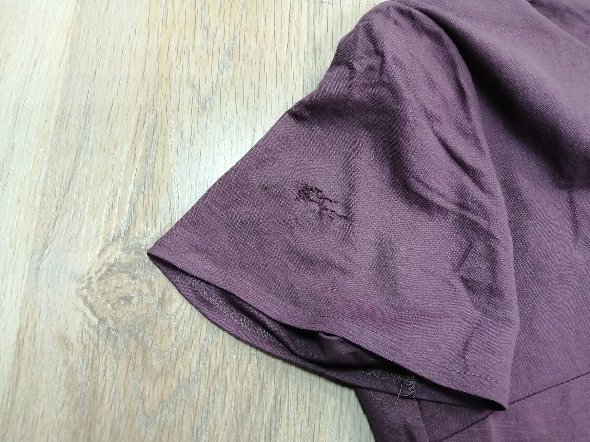 Фото автора. Дырка на рукаве.