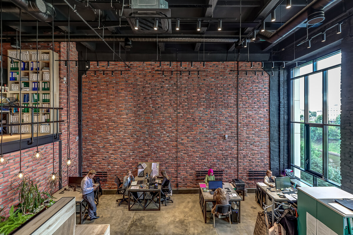 Офис Люксотра. Площадь по полу – 150 м2, Высота потолков – 6.6 м