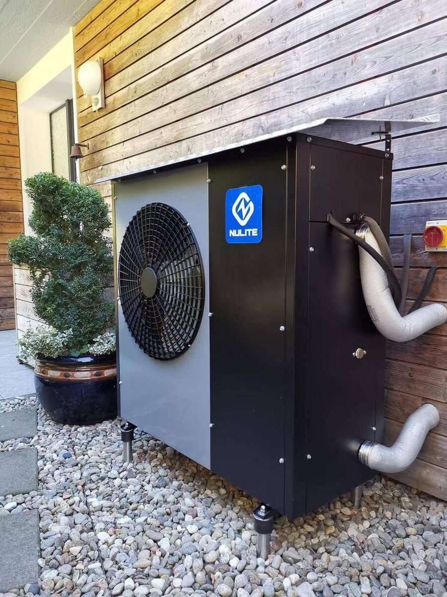 На фото тепловой насос NewEnergy 