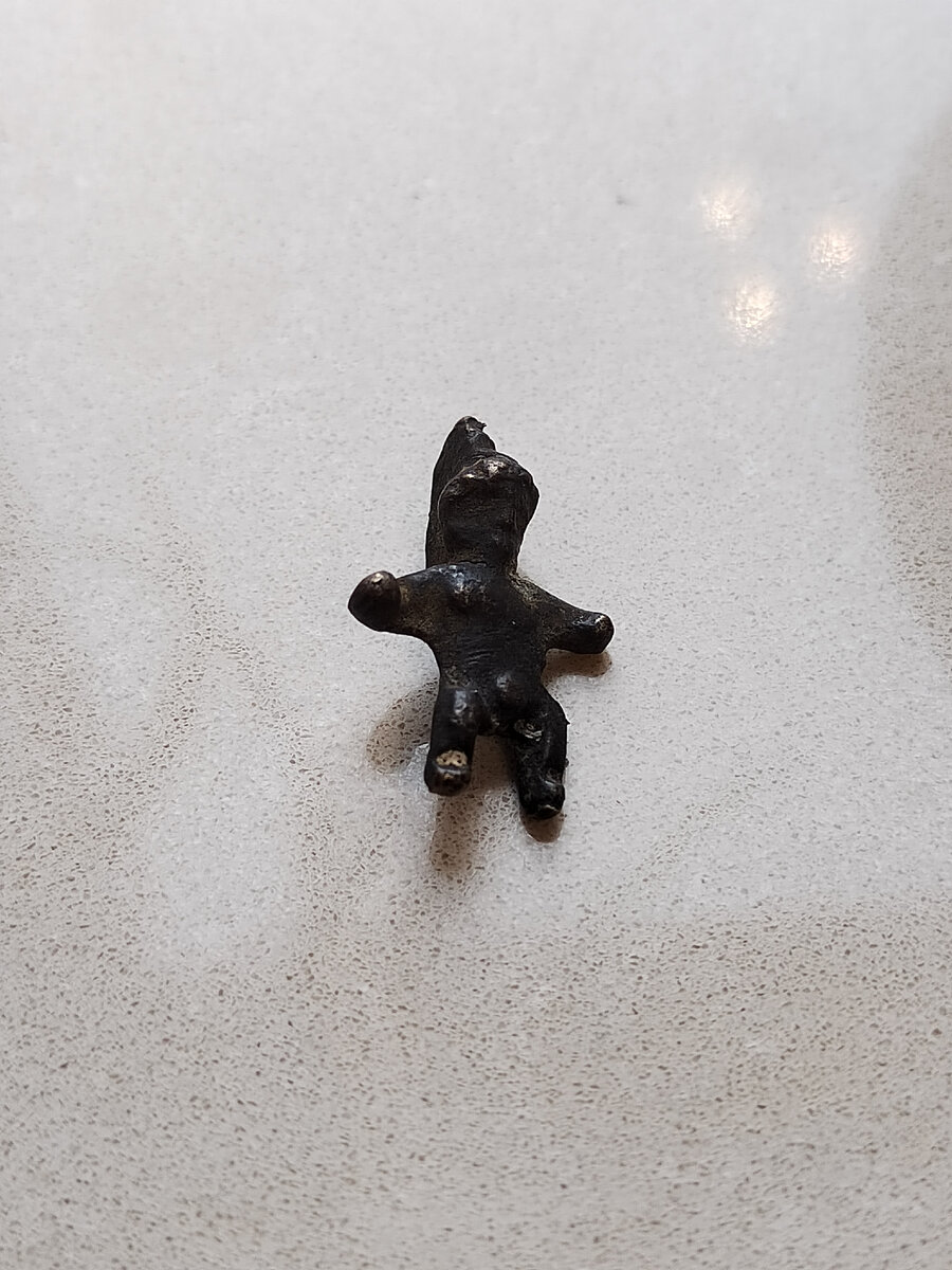 Вот сама фигурка. Размер - 3 см. 