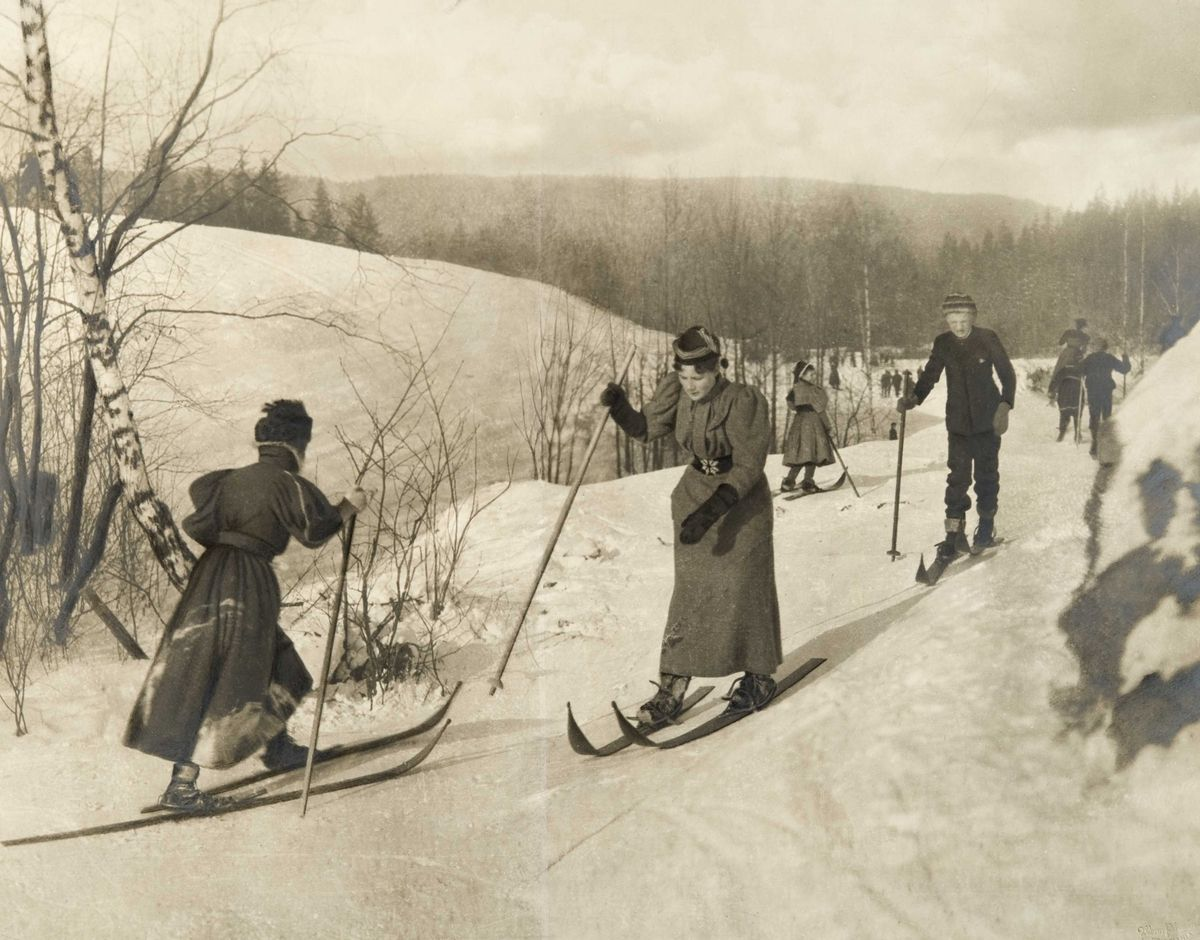 Норвегия лыжный спорт 19 век. Старинные лыжи. Первые лыжники. Лыжи в старину.