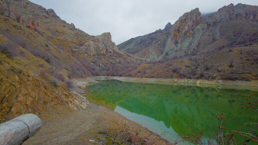 Потрясающе красивое село в Крыму. Водопады, изумрудное озеро, живописные горы, святые места. До моря 15 мин. езды. Туристы едут круглый год.