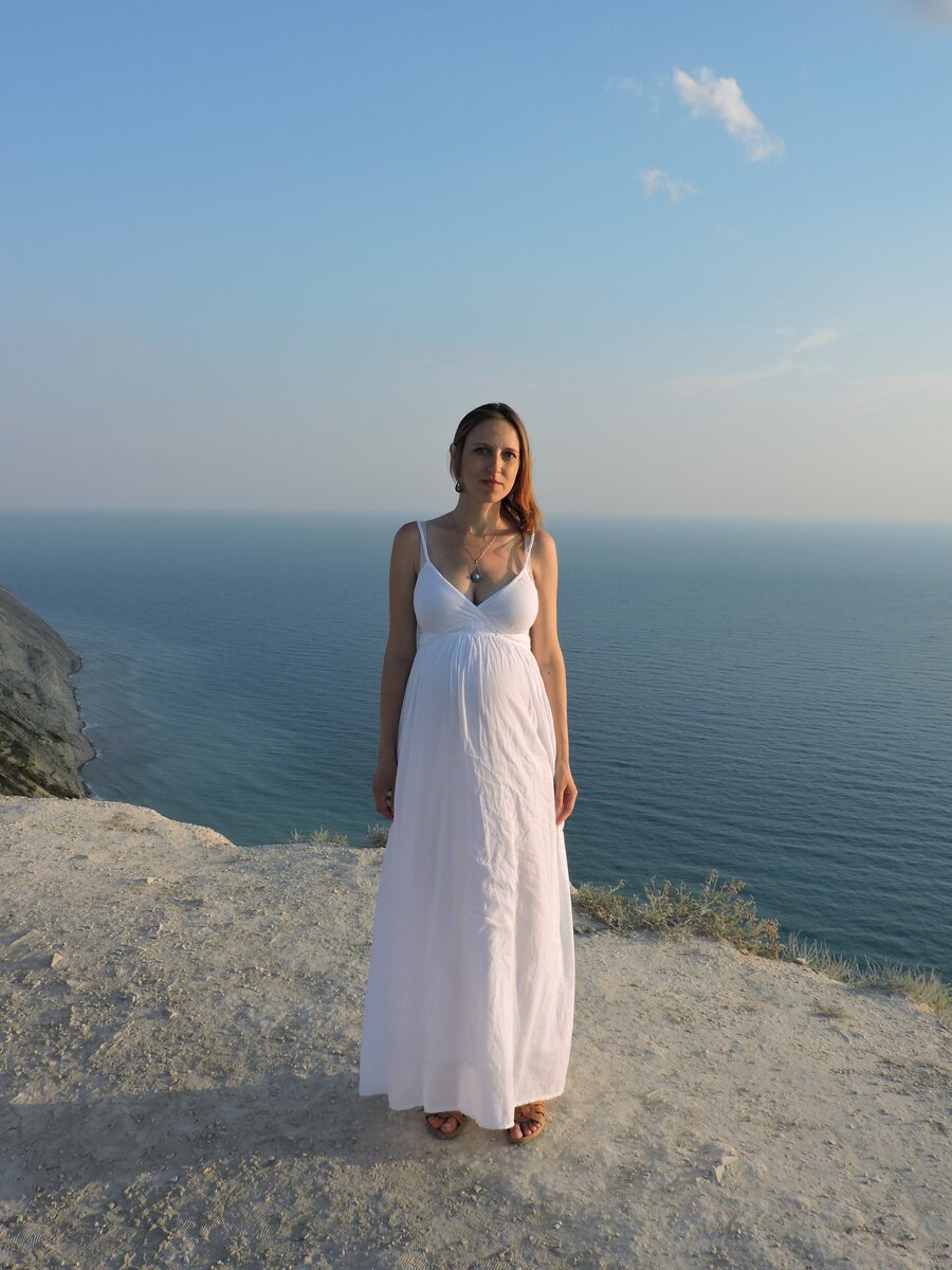 Платье может скрыть живот, но легче он от этого не становится !