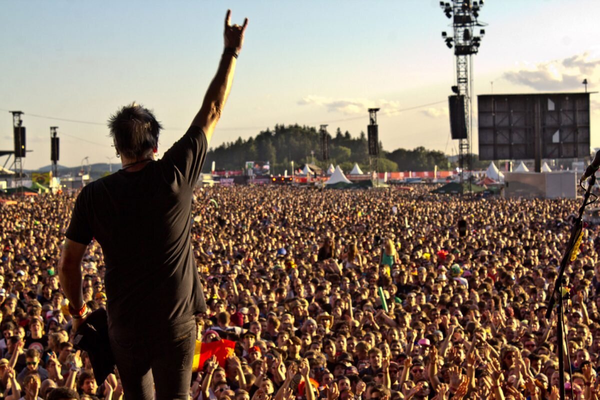 Выступления на фестивалях. Фестиваль Rock am Ring. Rock am Ring 2014. Рок-фестиваль «Rock in the Park».. Рок концерт вид со сцены.