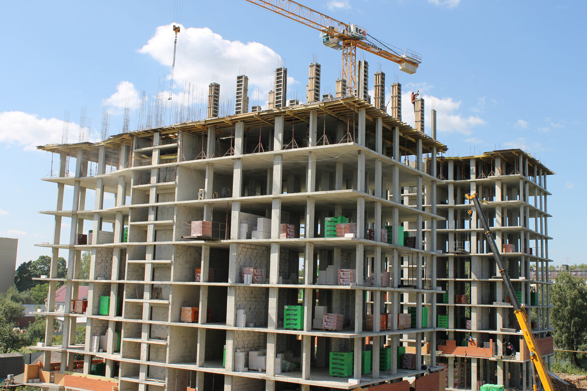  Монолитный железобетон, может быть представлен как отдельностоящими колоннами (пилоны), так и целыми стенами(простенки).                                                                                           Данная фотография взята из открытых источников и применена исключительно в ознакомительных целях.