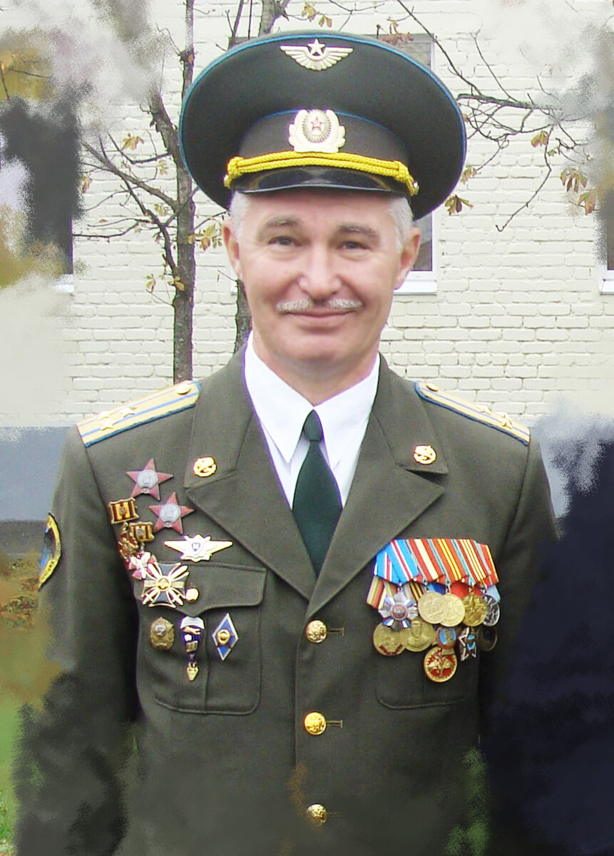 Памяти полковника Мокрова Юрия Александровича, бывшего командира Бердской бригады специального назначения. Даты жизни: 19.04.1962 – 14.03.2013 (Прожил всего 50 лет, но сколько успел сделать!)