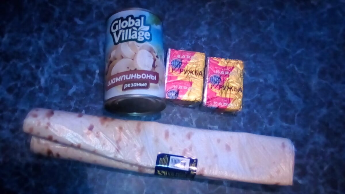 Грибы, плавленные сырки и лаваш. Фото автора 