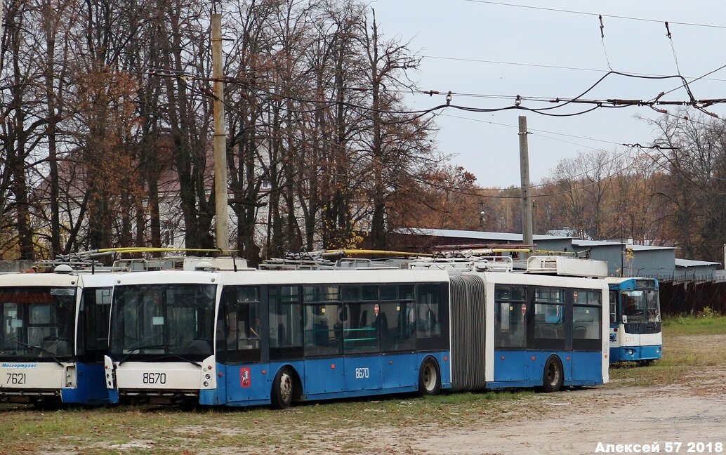 Переданные в Орел из Москвы машины "ТролЗа"-6206.00 и "ТролЗа"-6206.01 так и стоят без дела на территории троллейбусного парка, фото еще 2018 года, фото с сайта СТТС, автор Алексей 57