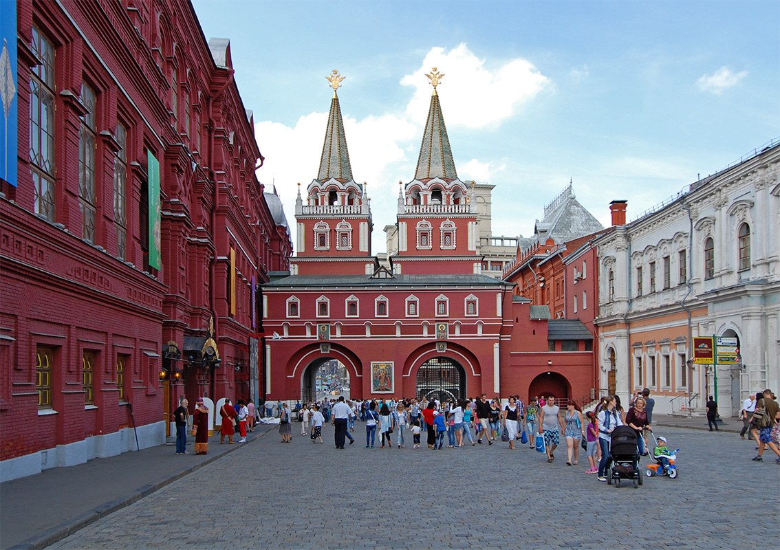 Приму москва. Иверские (Воскресенские) ворота. Воскресенские ворота на красной площади. Воскресенские ворота и Иверская часовня в Москве. Иверские ворота на красной площади.