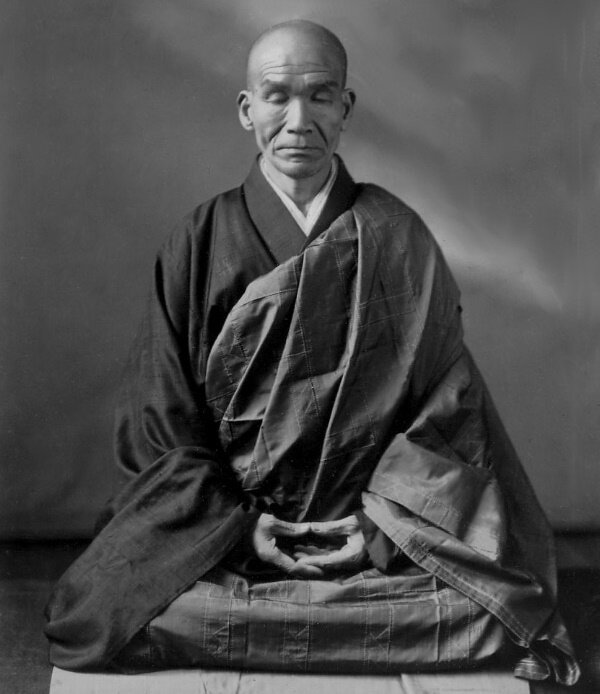 Монах в медитации Дзадзен