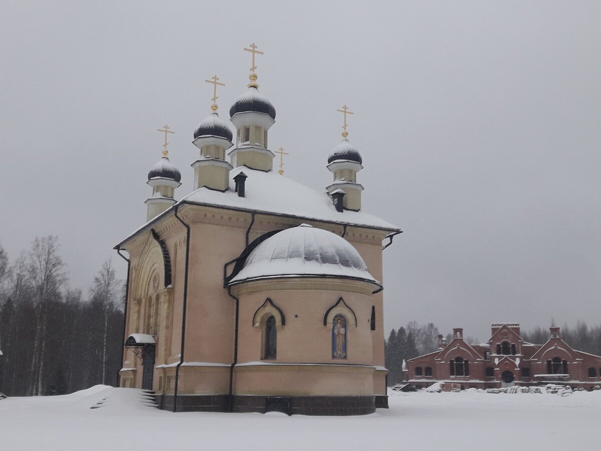 Успенский храм Сяндемского монастыря.