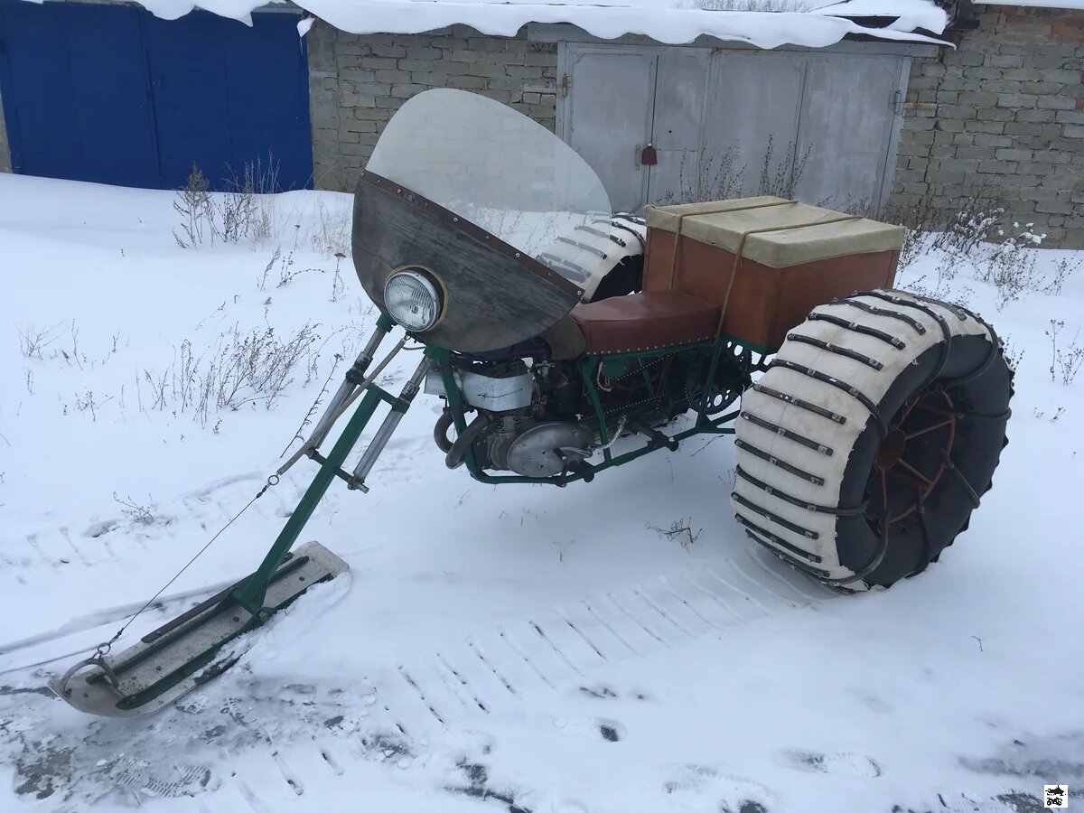 Не перевелись еще "Кулибины" на земле русской! Замена лыжи на  колесо позволит использовать машину круглый год. Фото с сайта объявлений auto.ru