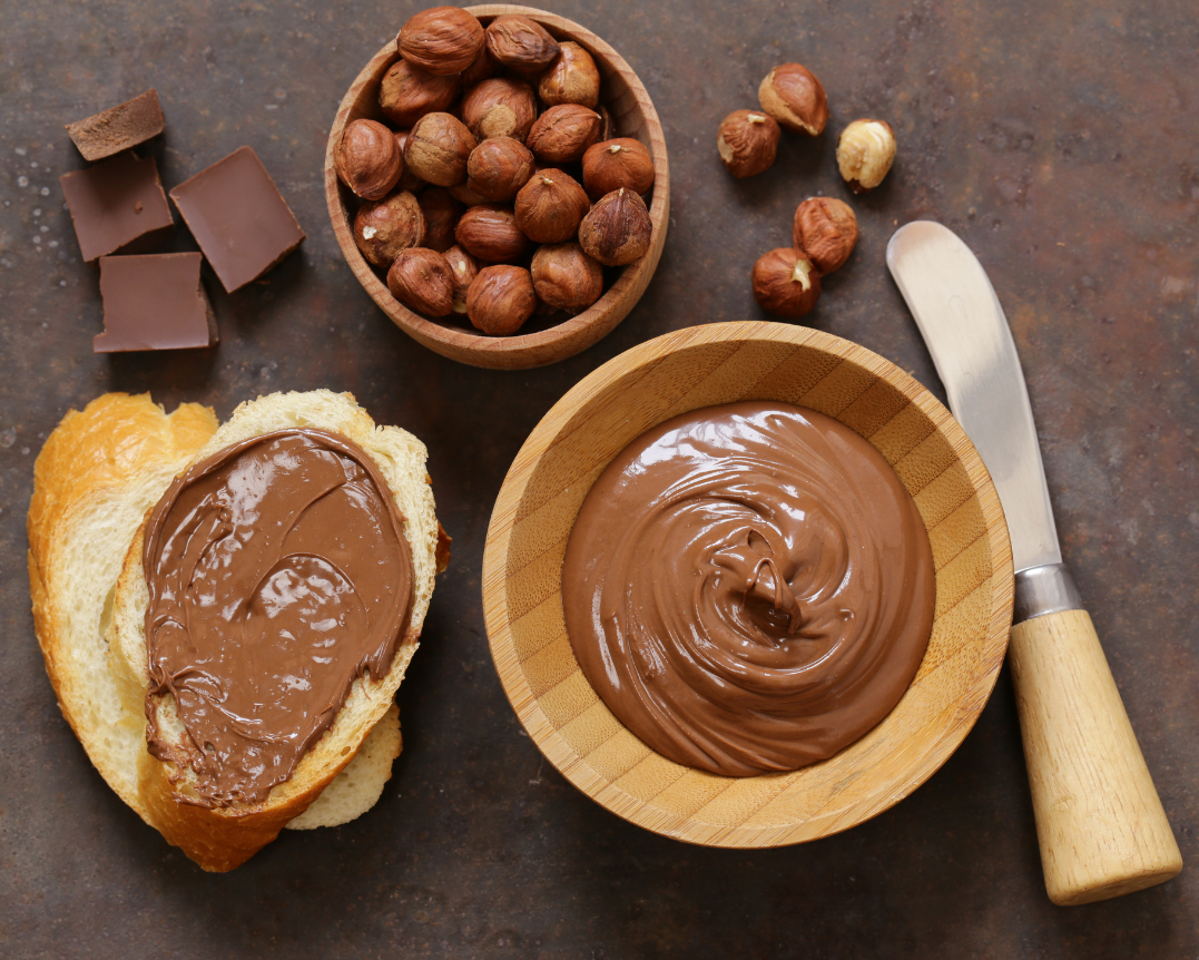 Арахисовая паста Нутелла. Шоколадная паста Chocolate Hazelnut Cream. Шоколадно Ореховая паста Нутелла. Орешки с шоколадной пастой.