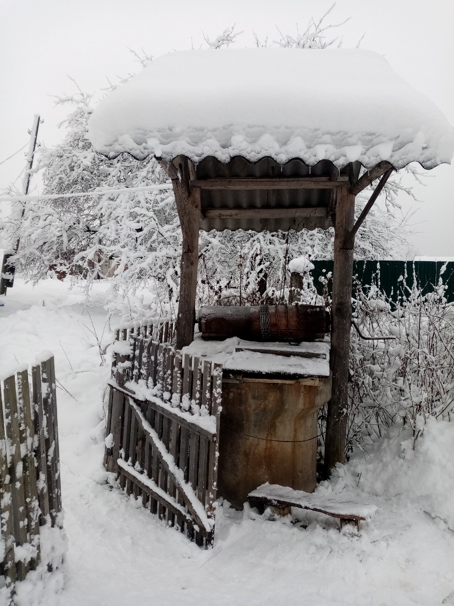 Заснеженный колодец