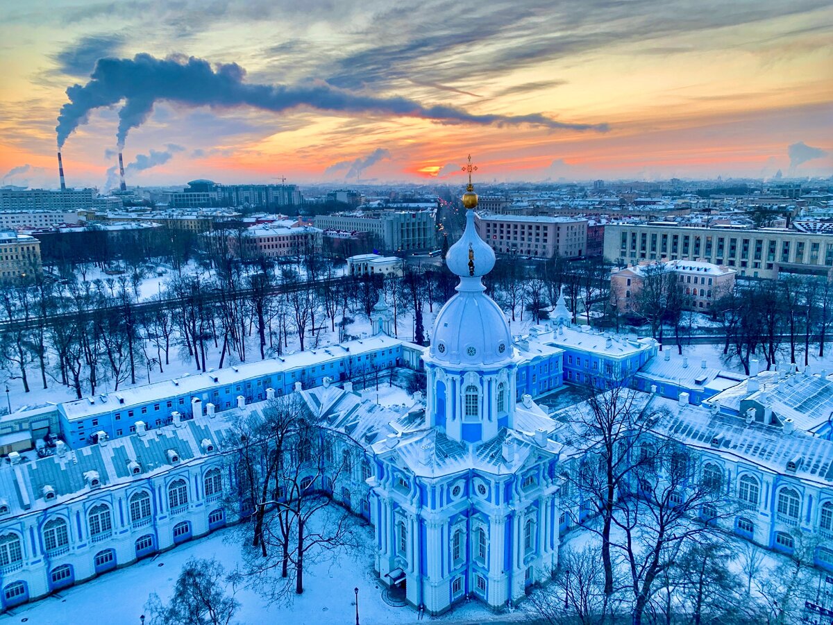 Вид со звонницы Смольного собора. Фото автора