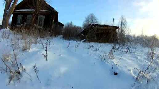 Зашел в этот дом в заброшенной деревне а в нем оказалась куча старинных вещей