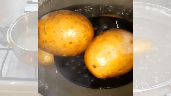 Вы влюбитесь в варенную картошку сваренную по нашем рецепту. После того, как вы хоть раз так сварите картошку, будете варить ее только так.