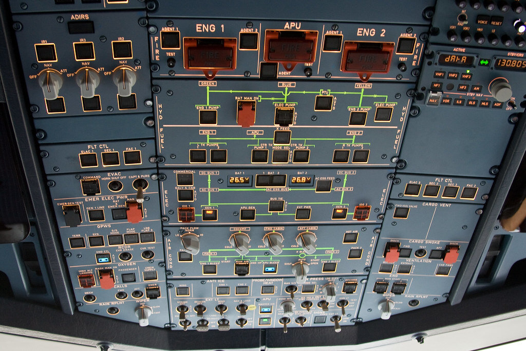 Airbus A320 overhead panel (фото из открытых источников)