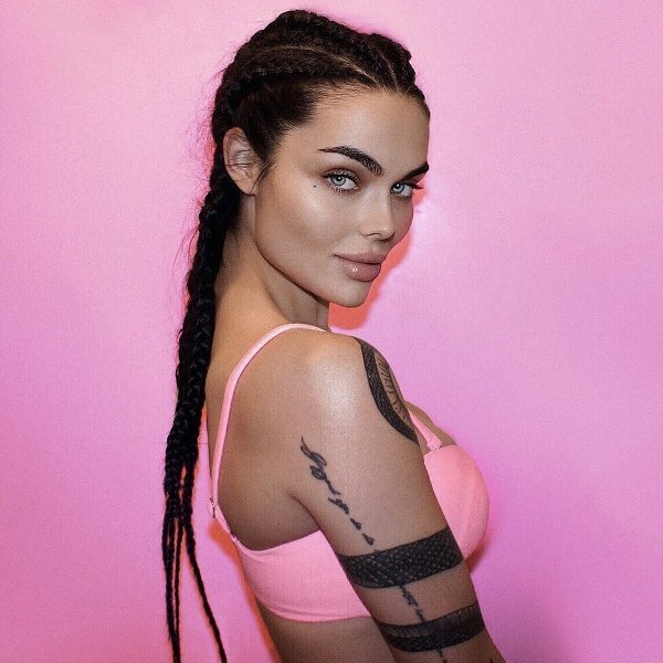 Камила Смогулецка.