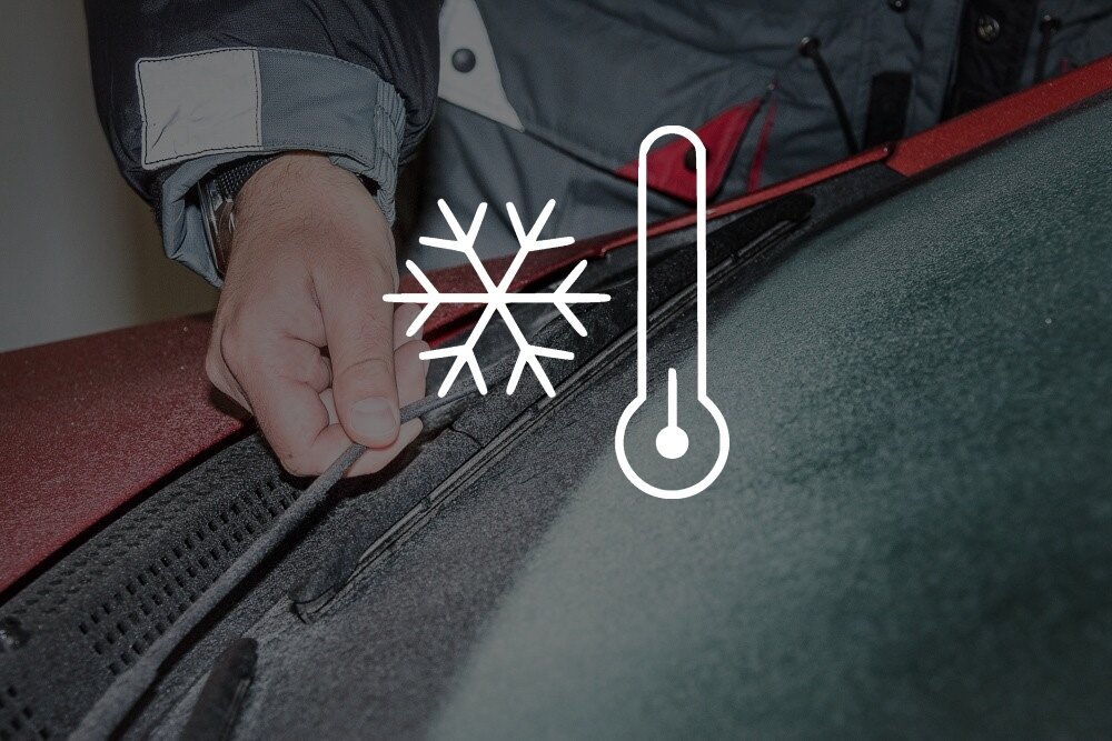 Почему примерзают дворники и что делать?