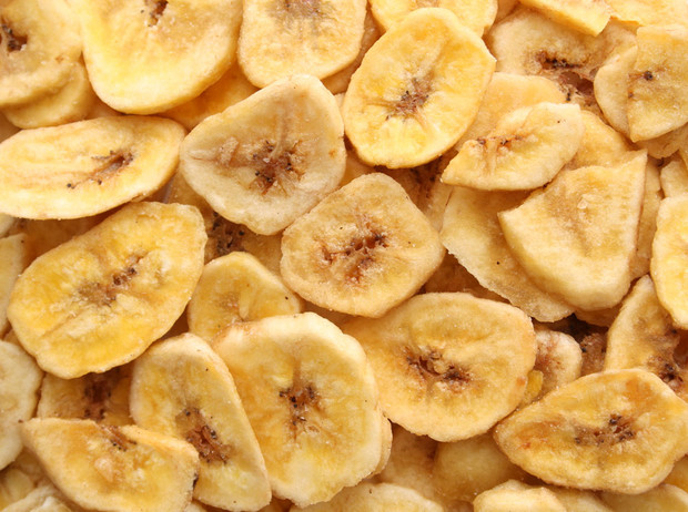 Банановые чипсы.