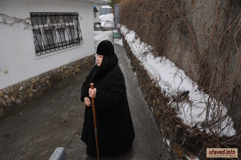 Я уйду в монастырь. Ухожу в монастырь. Философ уходит в монастырь. Уйти в монастырь женский. Уйду в монастырь в мужской.