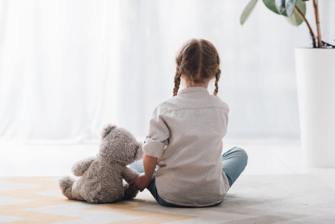 https://partnerhope.com/wp-content/uploads/2019/12/Sad-Girl-With-Teddy-Bear-2015-1140x761.jpg