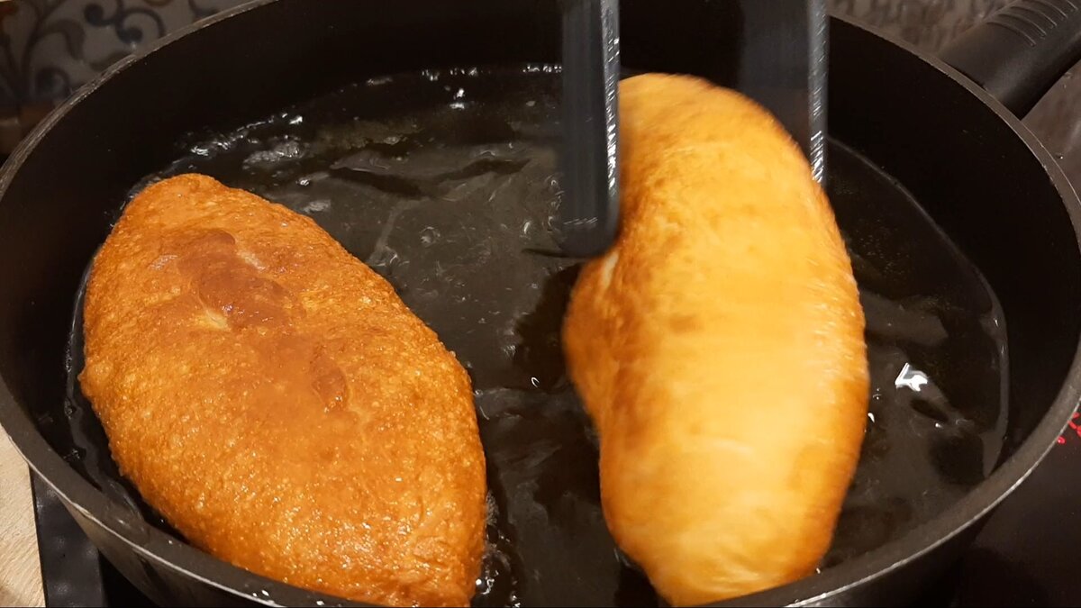 Рецепт с жареной мукой на масле. Корейский картофель в муке. Рецепты муки и картошки. Что сделать пирожки картошка без муки. Что приготовить из муки и картошки.
