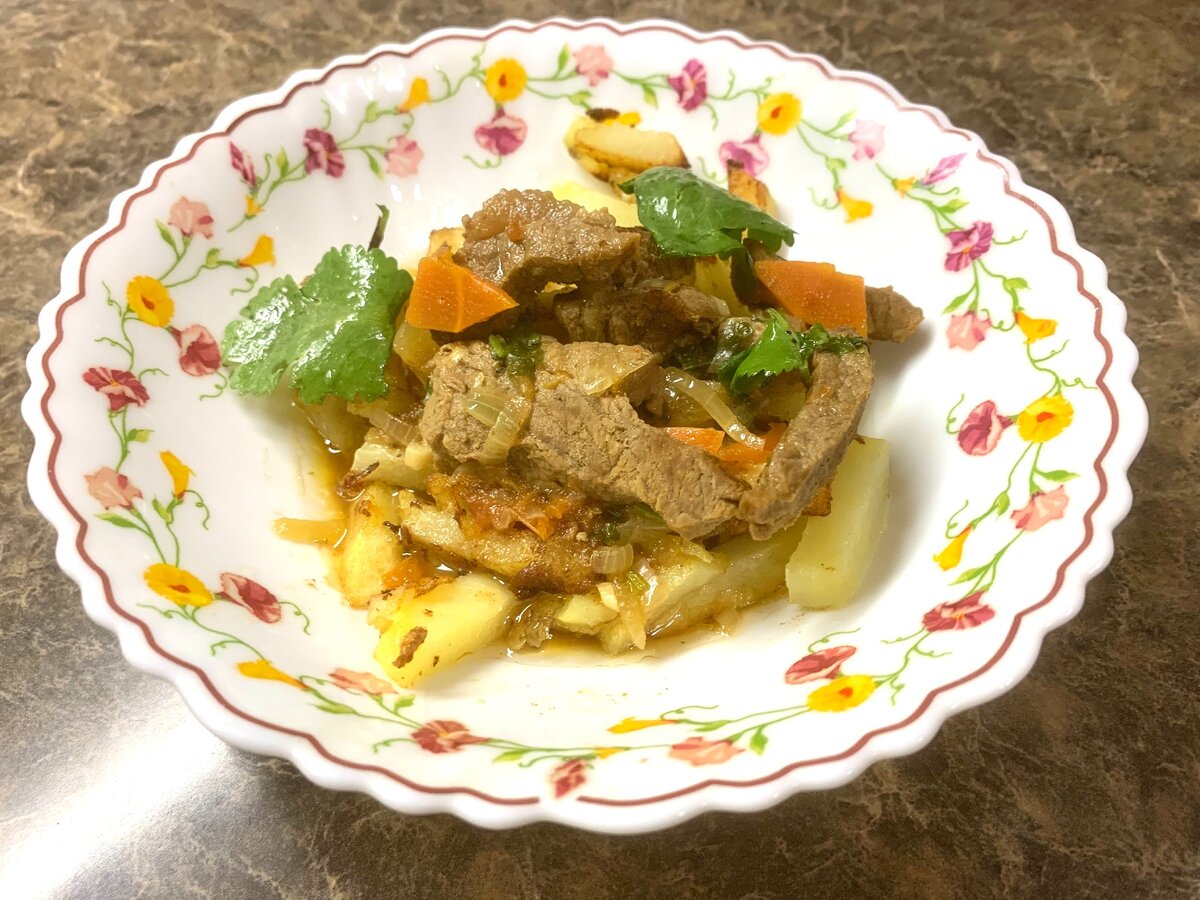 Кинза, зира, укроп и чеснок придают мясу яркий и пикантный вкус