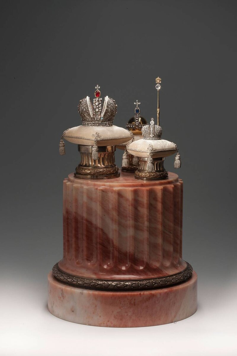 Уменьшенная копия императорских регалий Фаберже 1900 г.
