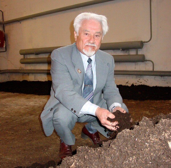 Ученые и специалисты  НПО «Грин-ПИКъ»  с 1998 года под руководством профессора А.М. ИГОНИНА работали над решением проблемы масштабирования производства. Были реализованы совершенно новые идеи,  и в результате появилась новая технология, позволяющая производить столько биогумуса, сколько его требуется для перехода на экологическое земледелие. 