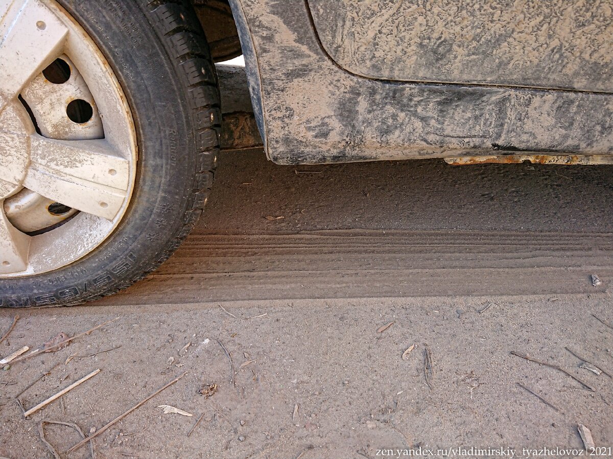 Не трогал машину два месяца. Когда решил поехать, заклинило колесо ...
