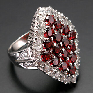 КОЛЬЦА И СЕРЁЖКИ В СЕРЕБРЕ 925-ой ПРОБЫ С ГРАНАТАМИ.