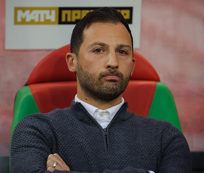 Доменико Тедеско расстроен ужасами российского футбола. Domenico Tedesco coaching FC Spartak Moscow in a game against FC Lokomotiv Moscow CC. Анна Нэсси. CC BY-SA 3.0