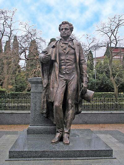 Памятник А. Пушкину в Ялте (www.jalita.com)
