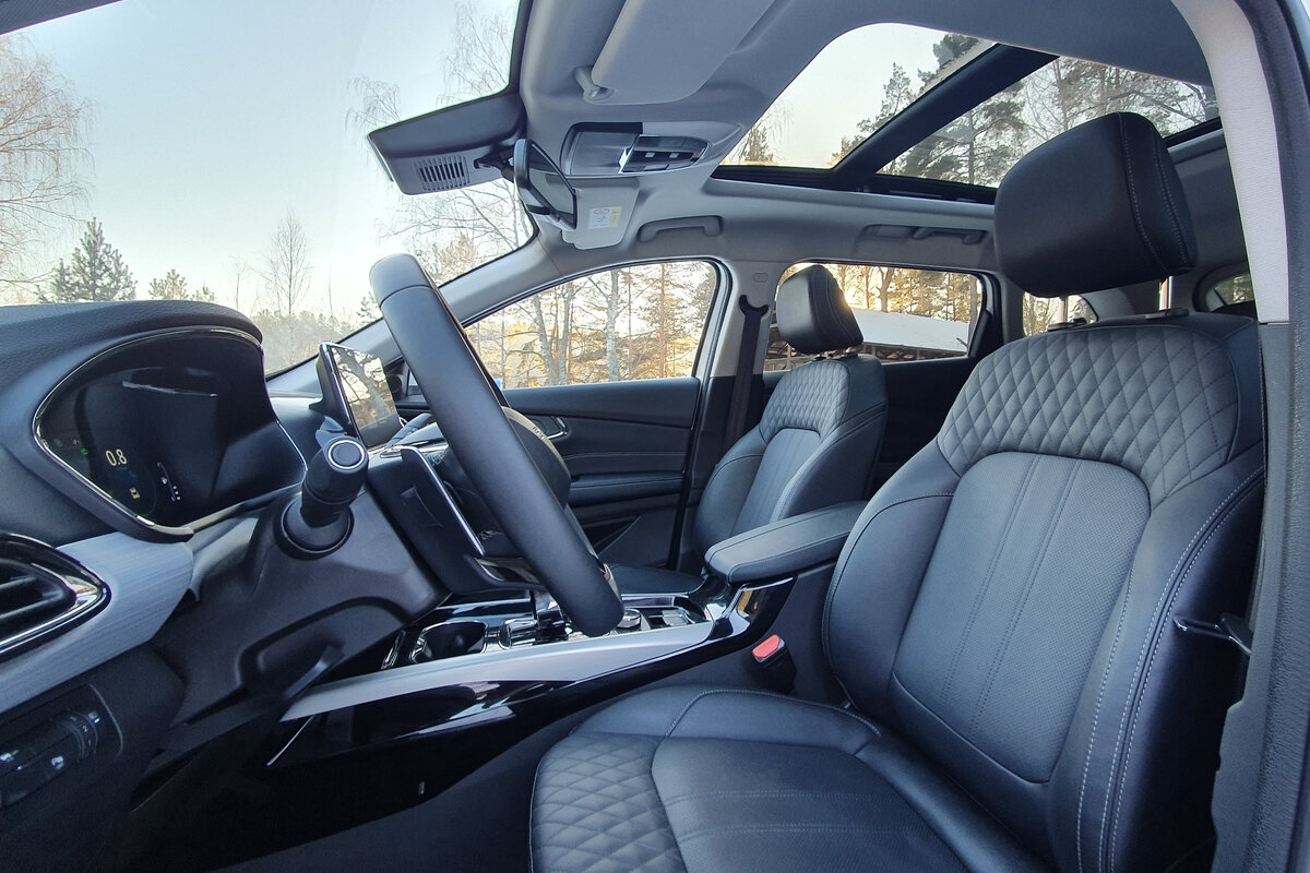 Интерьер Cheryexeed TLX. Фото из архива CarExpert.ru