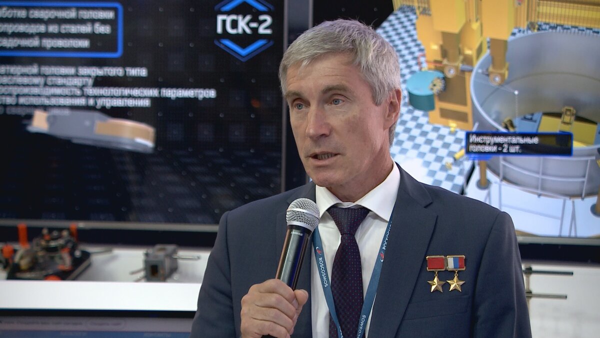 Сергей Крикалёв  -   как видим дважды Герой.  фото:  картинки яндекса. 