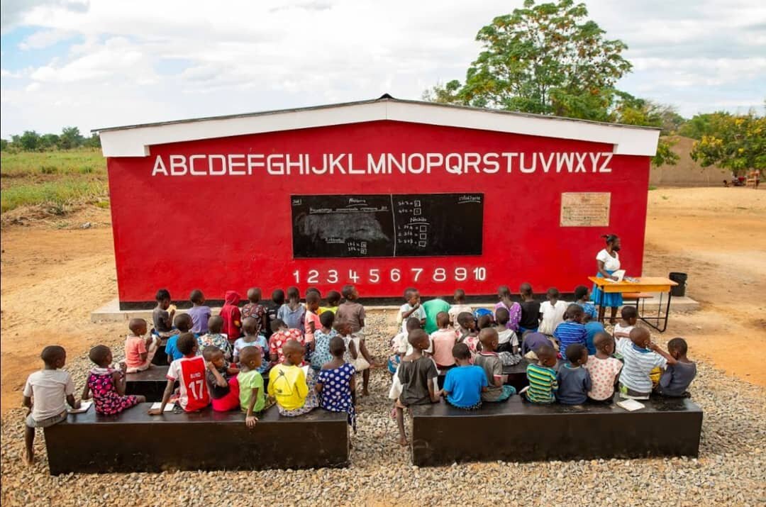 Малави – государство в регионе Южная Африка. На юге и юго-востоке граничит с Мозамбиком, на западе - с Замбией, на севере - с Танзанией. На востоке граница с Мозамбиком и Танзанией проходит по озеру Ньяса