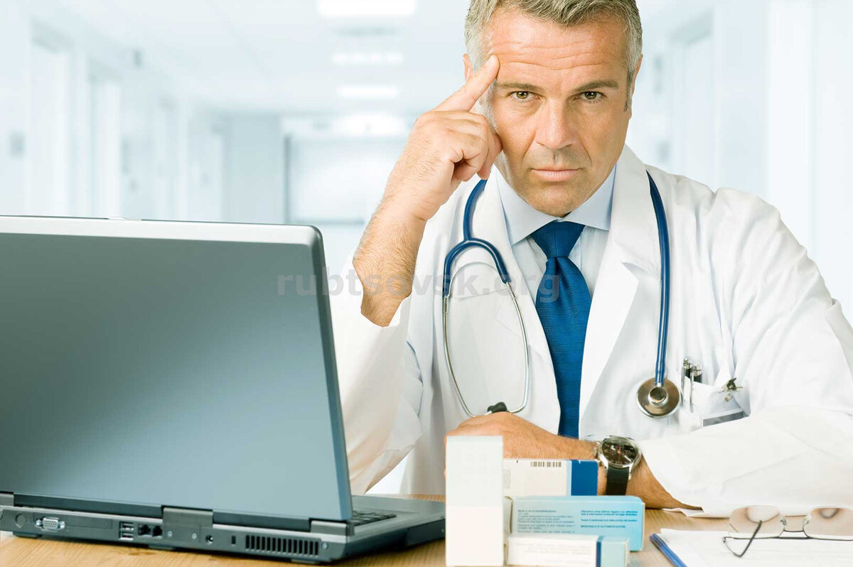 Доктор пальцем у виска не крутил, был корректен и вежлив, но очень удивлен. Картинка отсюда: http://rubtsovsk.org/sites/default/files/users/pressa/2021/02/doctoraffair.jpg