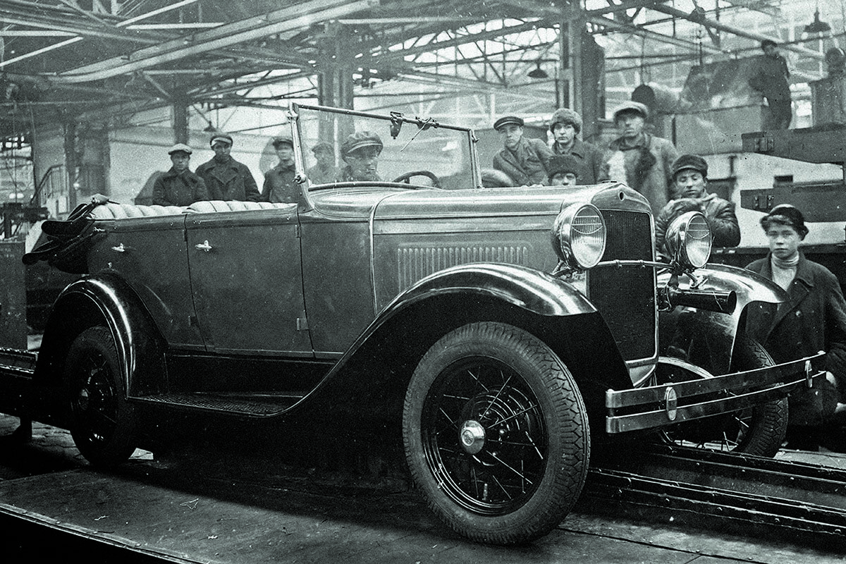 Легковой автомобиль ГАЗ-А готов сойти с главного конвейера, 10 декабря 1932 года   