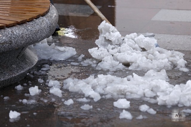    Уборка снега Дарья Драй © ИА REGNUM