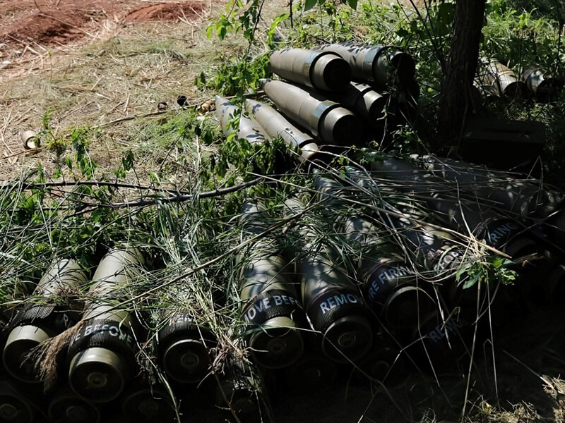 155-миллиметровые снаряды для британских гаубиц M777. Украина, май 2022 года.