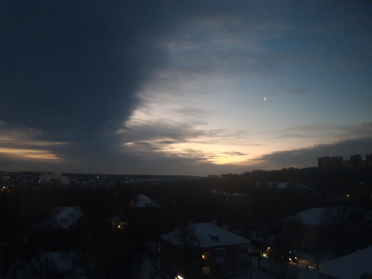 Вид из окна, примерно в девятом часу утра 