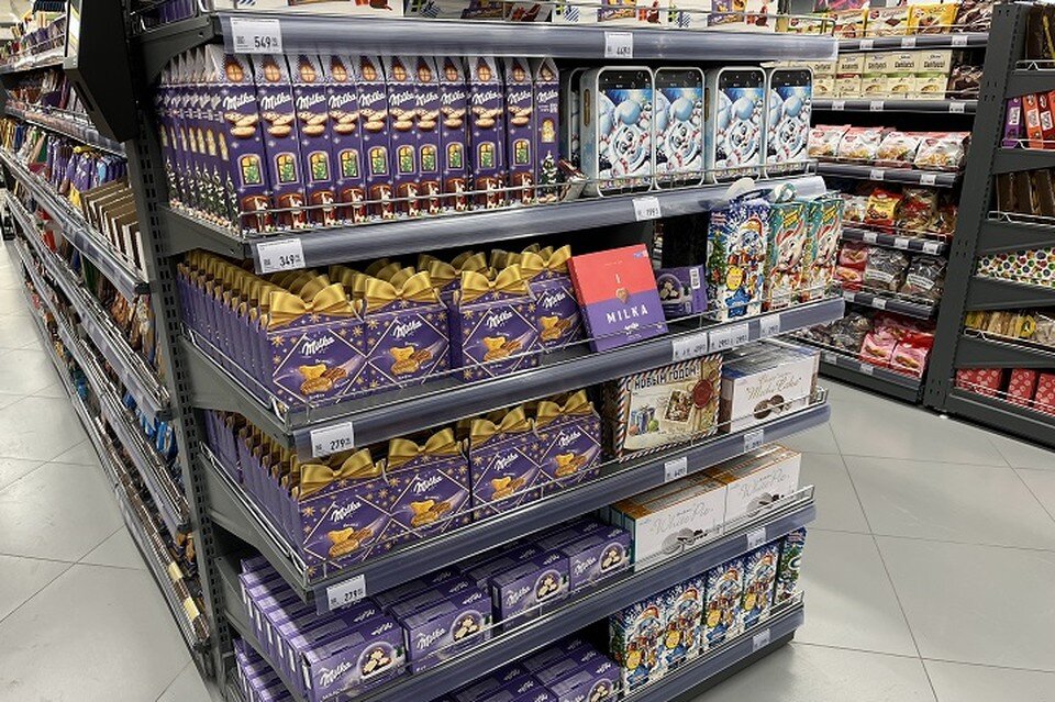     Стеллажи ломятся от разносортных шоколадок Марина ГОНЧАРЕНКО