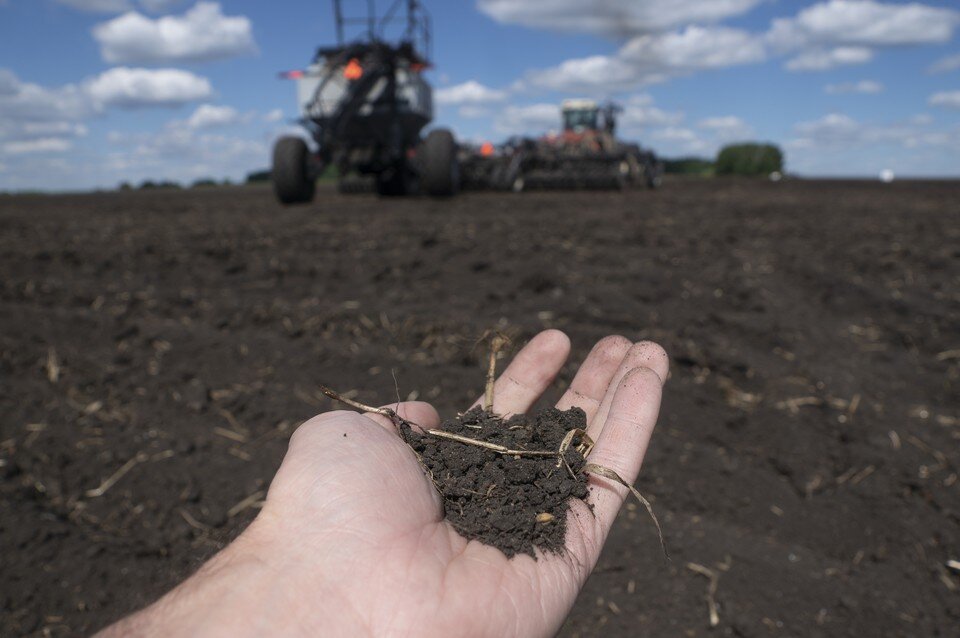     На Ставрополье должностные лица администрации и минпророды рискуют оказаться на скамье подсудимых за допущение порчи почвы на 48,8 млрд рублей Алексей БУЛАТОВ