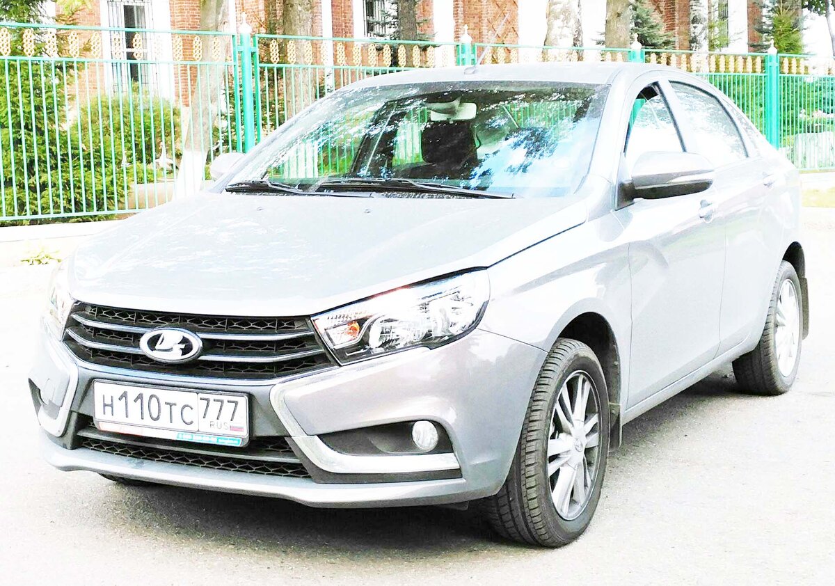 LADA Vesta до рестайлинга(Wikipedia.org)