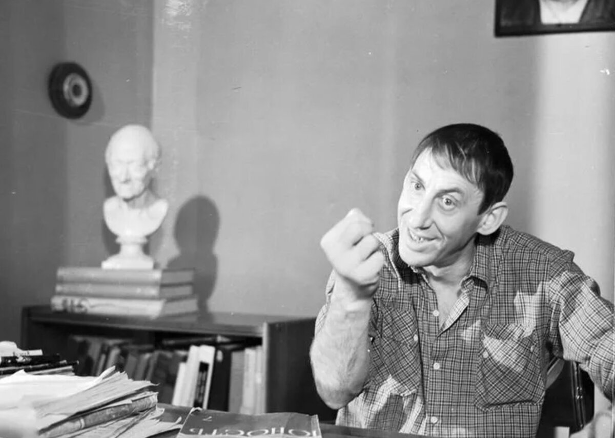 Владимир Басов в фильме «Я шагаю по Москве». Источник: YouTube